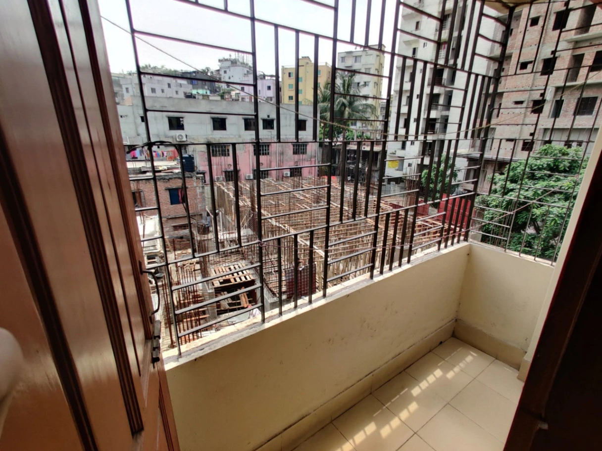 Single Room Available – Male Bachelor, Near AIUB (Kuratoli)